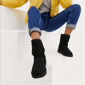 UGG 🔴 Classic Short II black boots